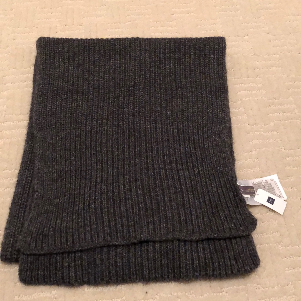 Men’s Gap Taille Unique grey scarf NWT